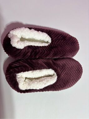 Plush Chevron Burgundy Slip-On Slippers